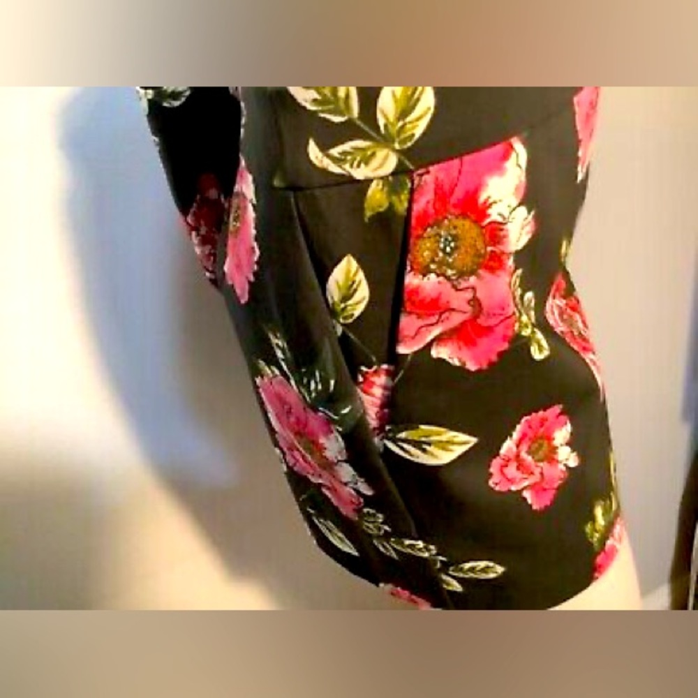 Express Mid Rise Black Pink Floral Shorts - Picture 2 of 3